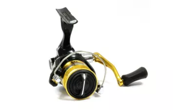Катушка безынерционная Shimano Sahara 17 2500