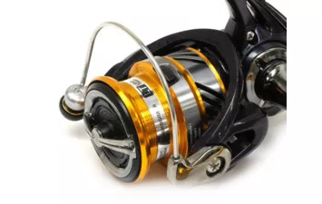 Катушка безынерционная Daiwa 19 Revros LT 1000