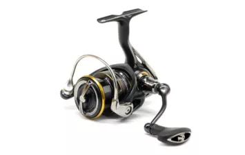 Катушка безынерционная Daiwa 20 Legalis LT 2500