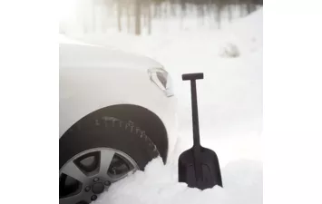 Лопата Fiskars автомобильная для уборки снега черная