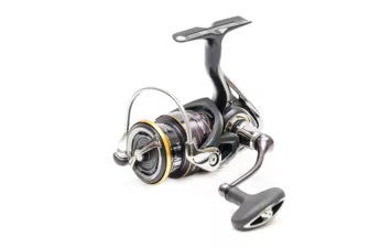 Катушка безынерционная Daiwa 20 Legalis LT 4000-CP