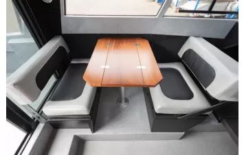 Катер VOYAGER 700 Cabin