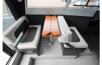Катер VOYAGER 700 Cabin