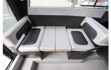 Катер VOYAGER 700 Cabin