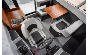 Катер VOYAGER 700 Cabin