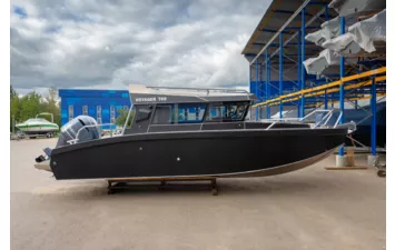 Катер VOYAGER 700 Cabin