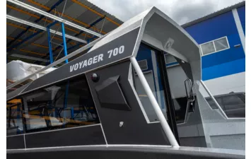 Катер VOYAGER 700 Cabin