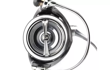 Катушка безынерционная Daiwa 18 Exist G LT 3000D-C