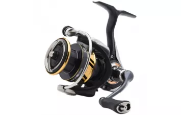 Катушка безынерционная Daiwa 17 Legalis LT 2500-XH