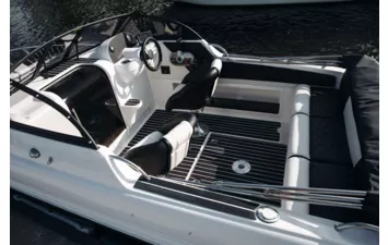 Катер Phoenix 560