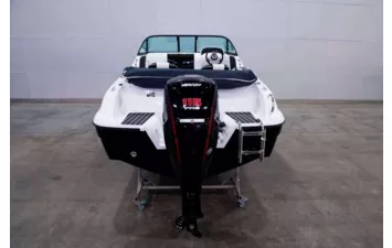 Катер Phoenix 560