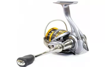 Катушка безынерционная Daiwa Lexa 2000 SH .