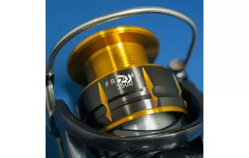 Катушка безынерционная Daiwa Freams-15 3500