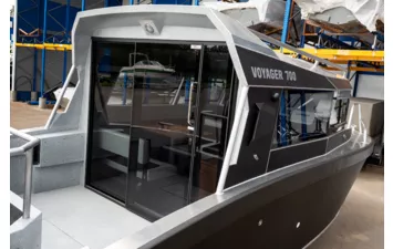 Катер VOYAGER 700 Cabin