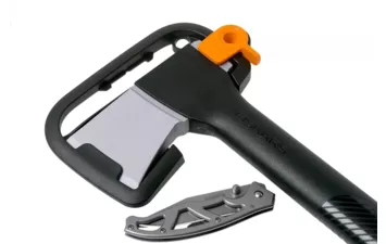Промо-набор Топор Fiskars плотницкий малый+складной нож Paraframe