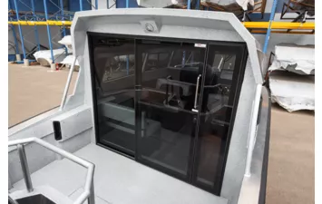 Катер VOYAGER 700 Cabin