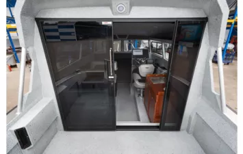 Катер VOYAGER 700 Cabin