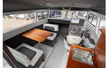 Катер VOYAGER 700 Cabin