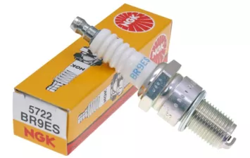 Свеча зажигания NGK BR9ES 5722 / 3194 219703120 3070163 947-09001-88-00