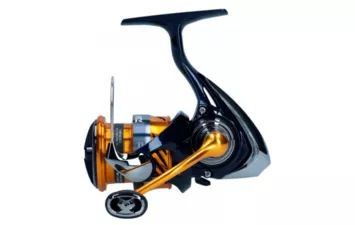 Катушка безынерционная Daiwa 23 Revros LT 2500