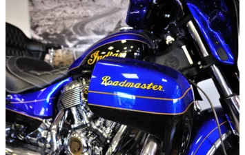 Мотоцикл Indian Roadmaster Elite Cobalt Candy over Black Crystal w/23k Gold ( )