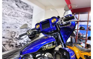Мотоцикл Indian Roadmaster Elite Cobalt Candy over Black Crystal w/23k Gold ( )