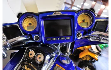 Мотоцикл Indian Roadmaster Elite Cobalt Candy over Black Crystal w/23k Gold ( )