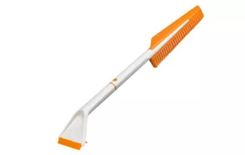 Щетка Fiskars автомобильная со скребком SnowXpert белая