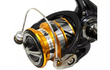 Катушка безынерционная Daiwa 19 Revros LT 2500