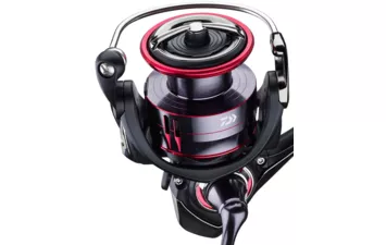 Катушка безынерционная Daiwa 17 Fuego LT 2500-XH