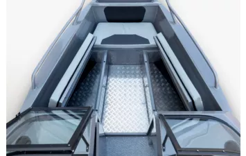 Лодка VOLZHANKA YAVA XL BowRider