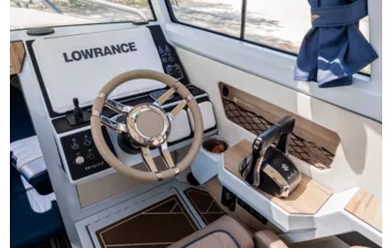 Лодка VOYAGER 850 Cabin Twin