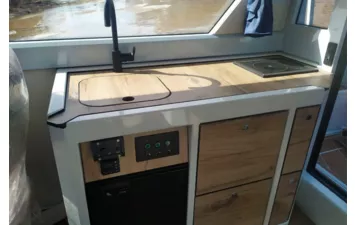 Лодка VOYAGER 850 Cabin Twin