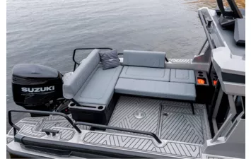 Лодка VOYAGER 850 Cabin