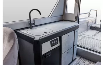 Лодка VOYAGER 850 Cabin