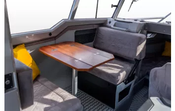 Лодка VOYAGER 850 Cabin