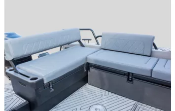 Лодка VOYAGER 850 Cabin