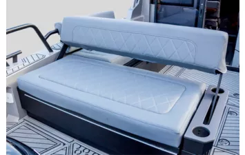 Лодка VOYAGER 850 Cabin