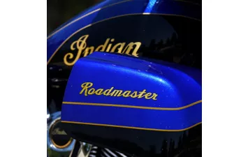 Мотоцикл Indian Roadmaster Elite Cobalt Candy over Black Crystal w/23k Gold ( )