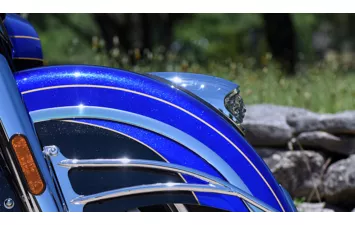 Мотоцикл Indian Roadmaster Elite Cobalt Candy over Black Crystal w/23k Gold ( )