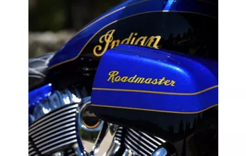 Мотоцикл Indian Roadmaster Elite Cobalt Candy over Black Crystal w/23k Gold ( )