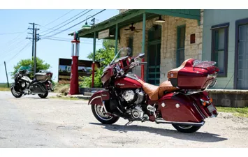 Мотоцикл Indian Roadmaster Thunder Black ( )