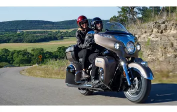 Мотоцикл Indian Roadmaster Thunder Black ( )