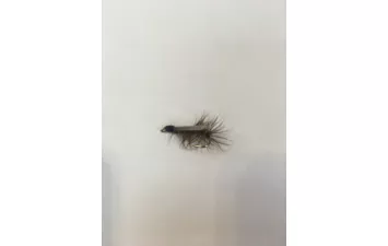 Мушка Черная Речка Вислокрылка Mustad